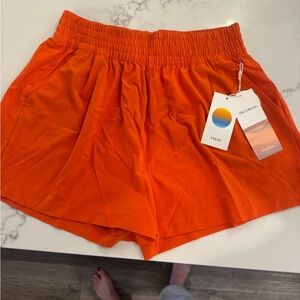 Vuori Women's Vibrant Orange “bright poppy” Shorts Villa Collection NWT size M